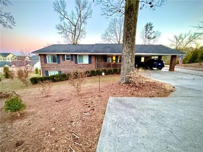 1335 Hillcrest Drive