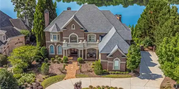 2200 Lake Shore