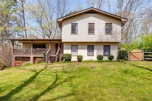 775 Lakeshore Drive NW