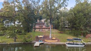 472 Lakeshore Drive