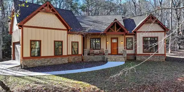 228 Sleepy Hollow Circle