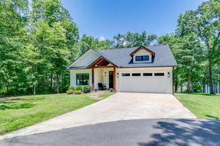 613 Winding Way