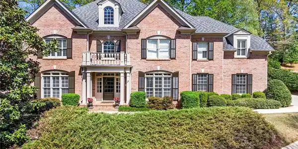 2125 Lake Shore Landing