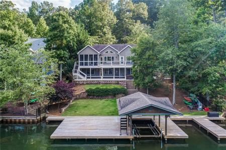 121 Lakeview Circle