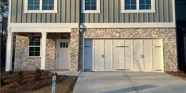 412 Lakeside Court