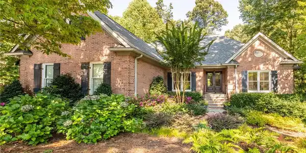 5085 Southlake Drive