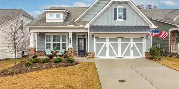 226 Hickory Bluffs Parkway