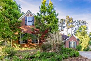 106 Misty Valley Dr