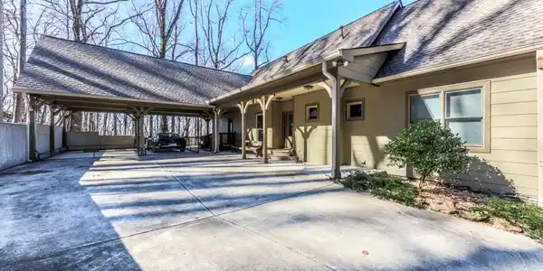 300 Chestnut Cove Trl