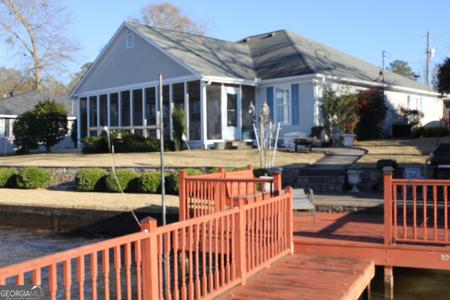 372 Lakeshore Drive