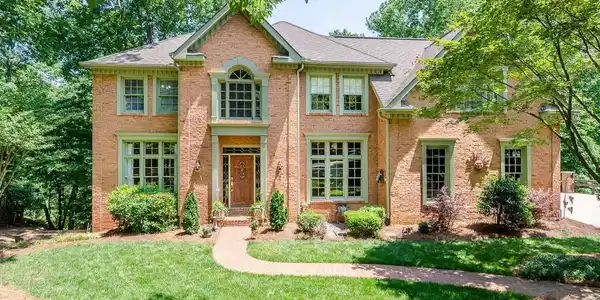 5050 Southlake Dr