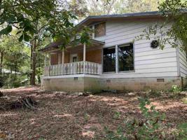 214 Lakeshore Dr