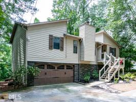 493 Victoria Rd