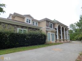 1052 Lake Pte