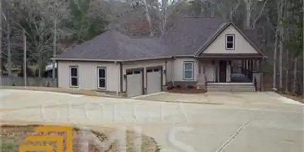 1049 Shawnee Dr