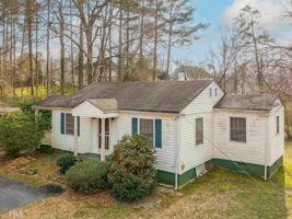 2215 Carnes Rd