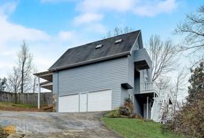718 Cedar Creek