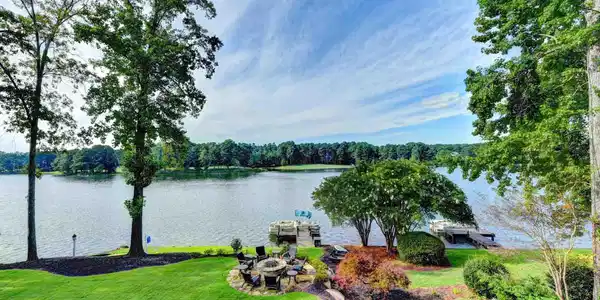 711 Eagles Mere