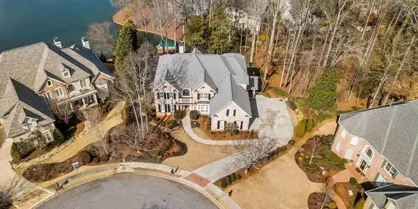 2235 Lake Shore Lndg