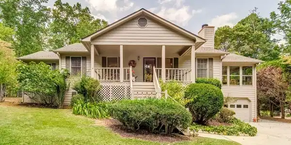 56 Lake View Trce