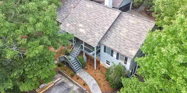 130 Lake View Trce