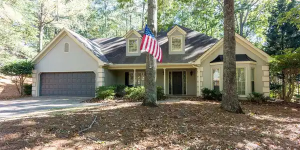 2710 Lakewind Ct