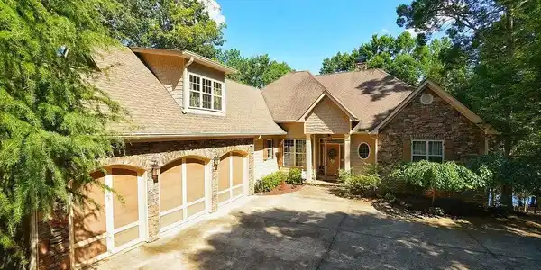 73 Long Swamp Ct