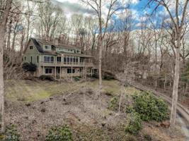 1733 Russell Ridge