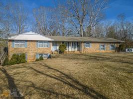 627 Lakeview Circle Street