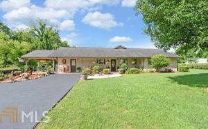 1055 Rolling Meadows