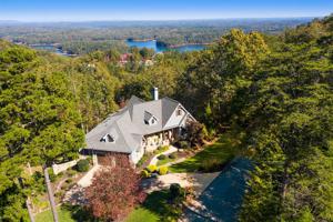 13 Edgewater Dr