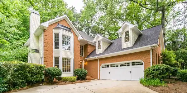 2705 Lakewind Ct