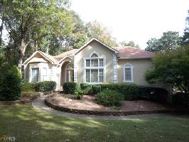 130 Longwood Dr