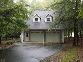 16 Lighthouse Ln