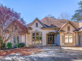 2833 Lake Park Dr