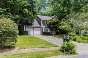8011 Huntcliff