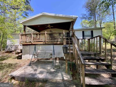 871 Pine Lake