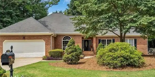 2825 Lakewind Ct