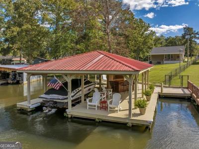 276 Lakeshore Way