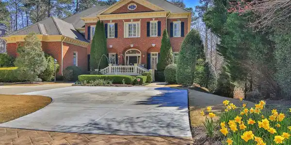 2180 Blackheath Trce