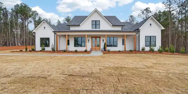 2020 Clearwater Drive, White Plains GA 30678