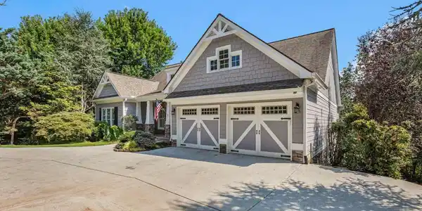 202 Towne Overlook Drive