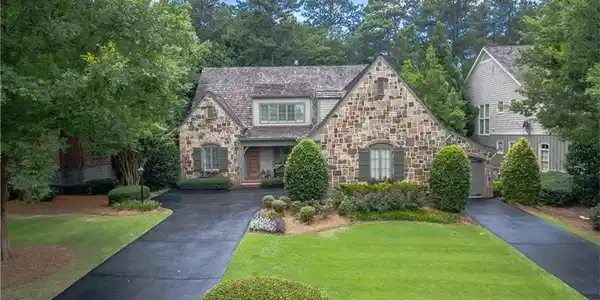 180 Ardsley Ln