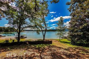 481 Lakeshore Dr