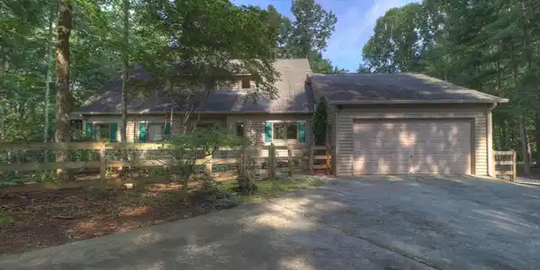 406 Lake View Trce