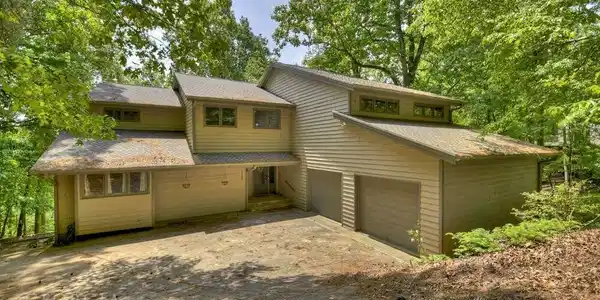 2323 Tamarack Drive