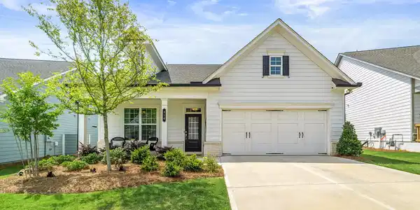 216 Hickory Bluffs Parkway