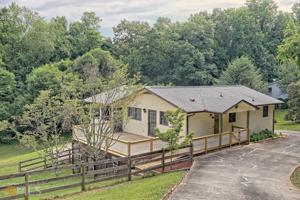 1020 Lakeview Acres