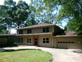 703 Lakeshore Dr
