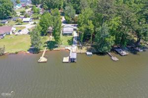 452 Lakeshore Drive